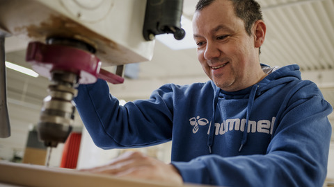 Mitarbeiter in der Werkstatt am Bodden